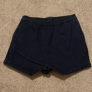 Denim shorts that look like skirt